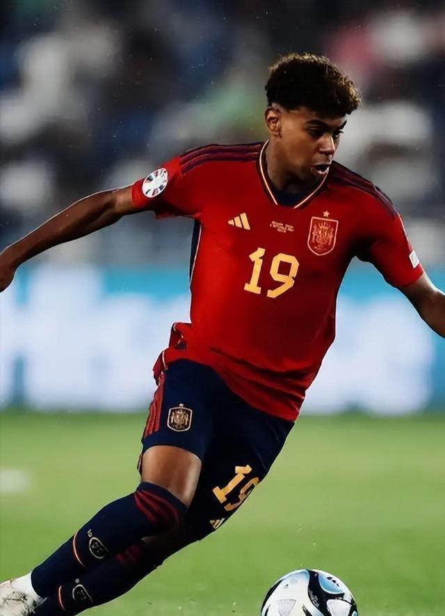 关于西班牙险胜土耳其,皮克惊艳四座的信息 关于西班牙险胜土耳其,皮克惊艳四座的信息