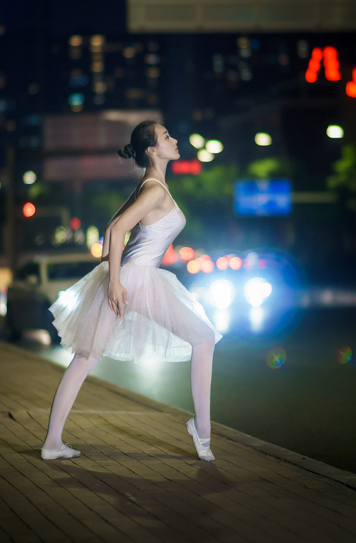 冰火赛道，乔治的炙热方向盘与年度王冠的终极回旋